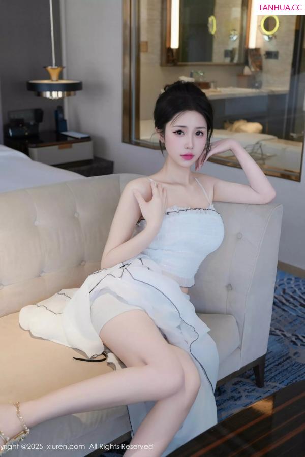   [XiuRen]高清写真图 2025.05.22 No.10310 奶芙酱-EVA 白色连衣裙第11张图片
